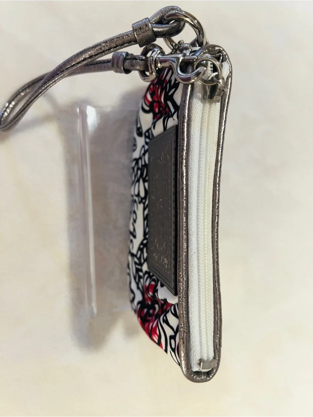 🩷Coach White Floral Wristlet with Red Accents💚